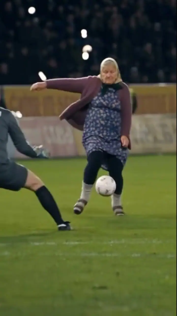 Ozil 厄齐尔绝杀进球 AI